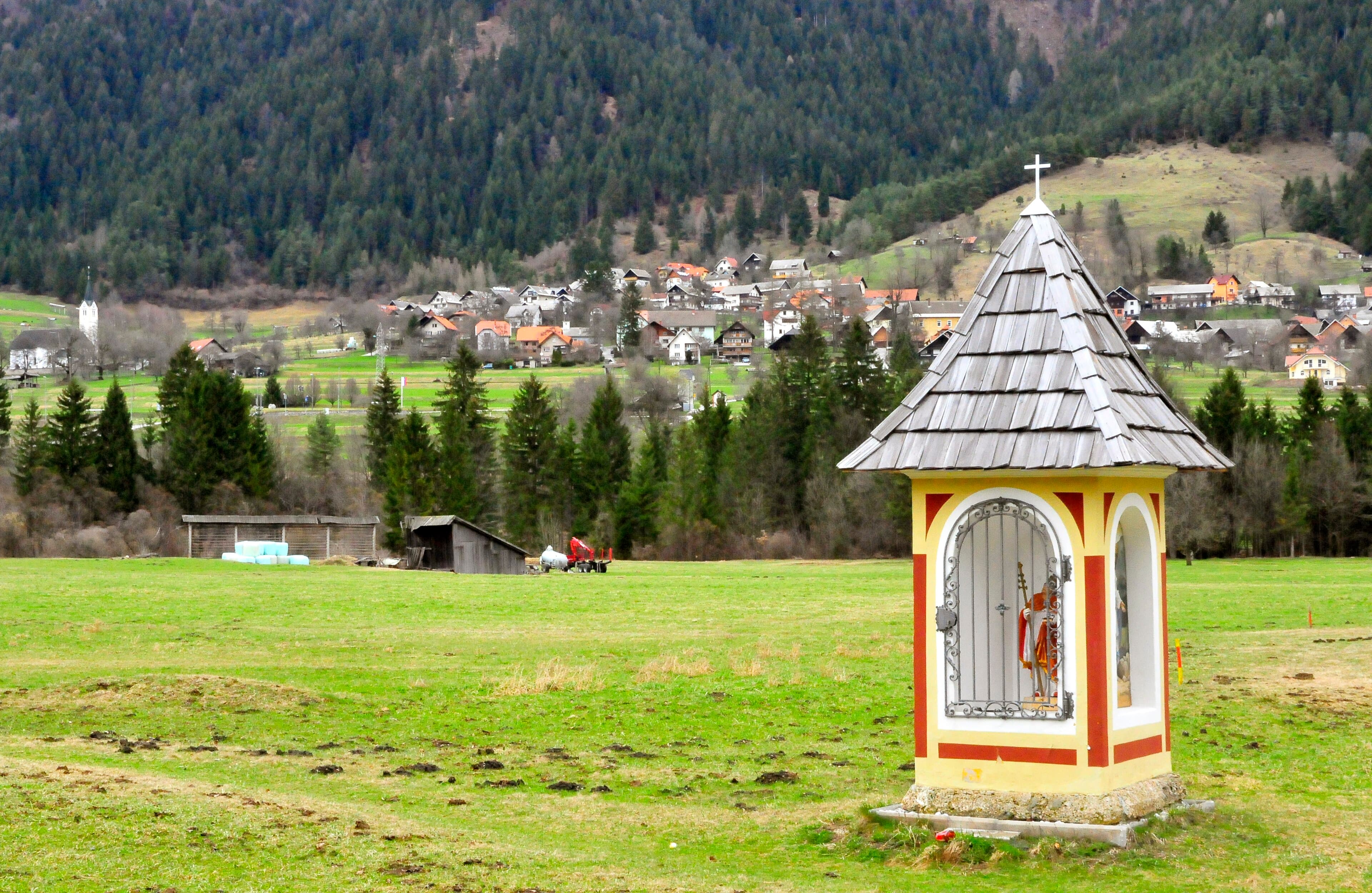 Dovje,_Mojstrana.jpg