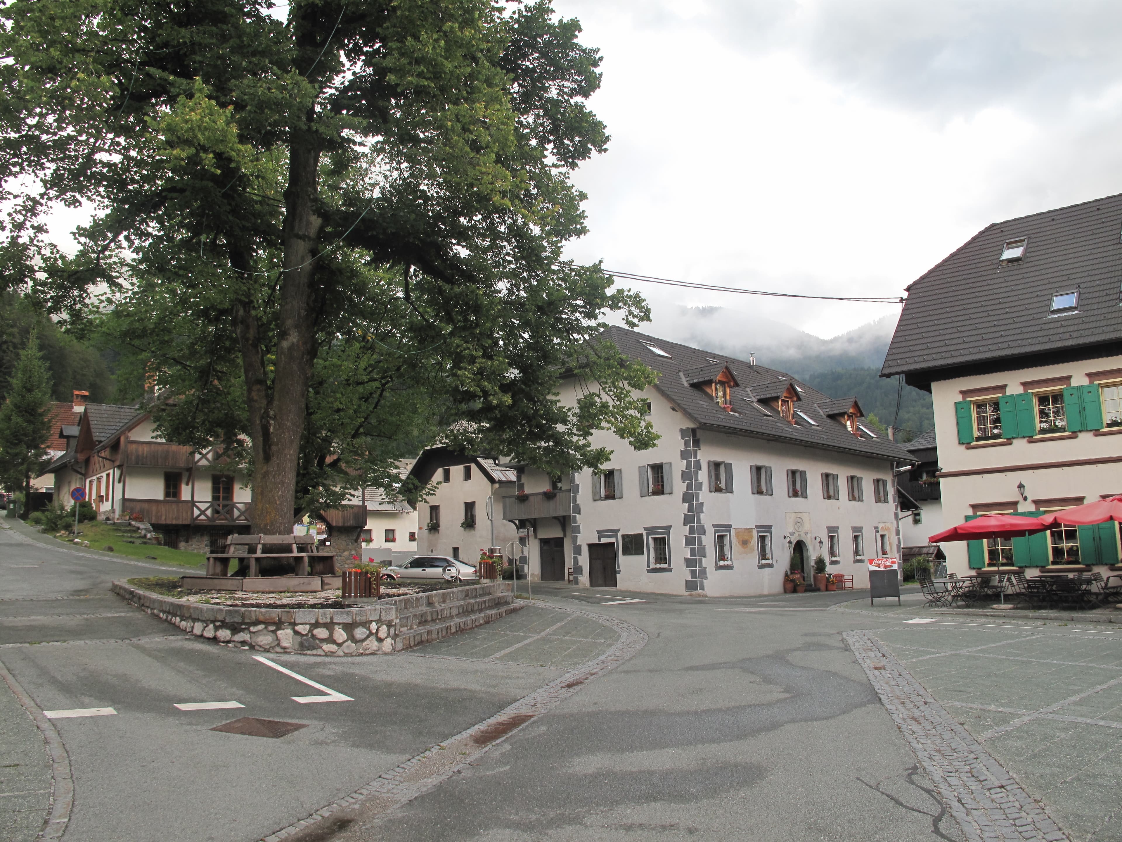 Podkoren,_straatzicht_foto3_2011-07-18_18.30.jpg